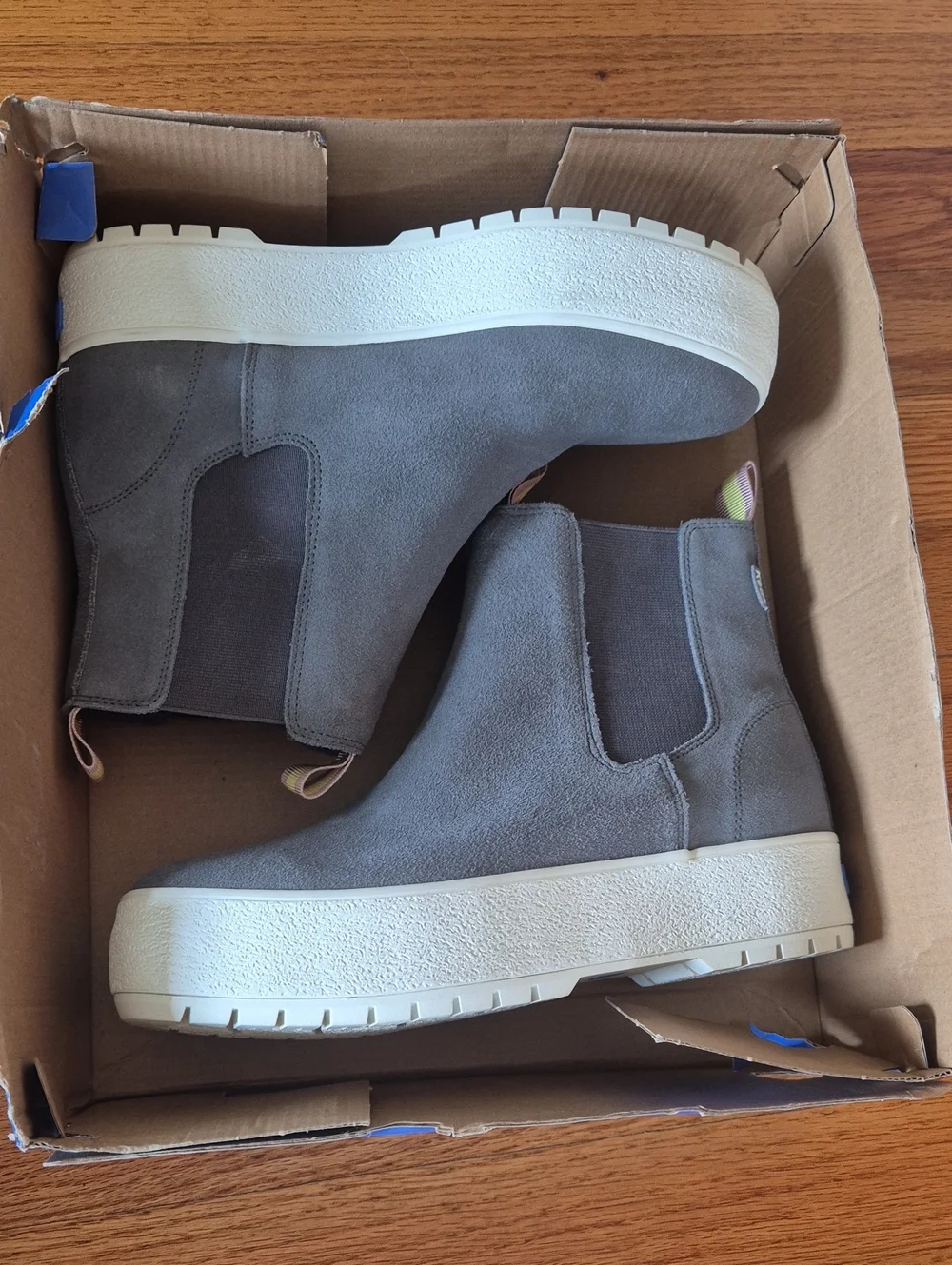 Keds Women's Gray Suede The Platform Chelsea Lug Boot, size 7,5